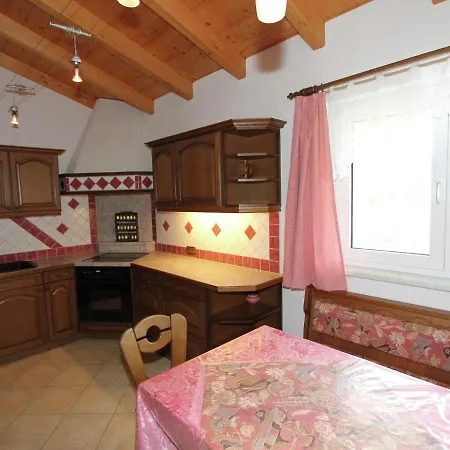 Cozy Chalet With Balcony In אימסט