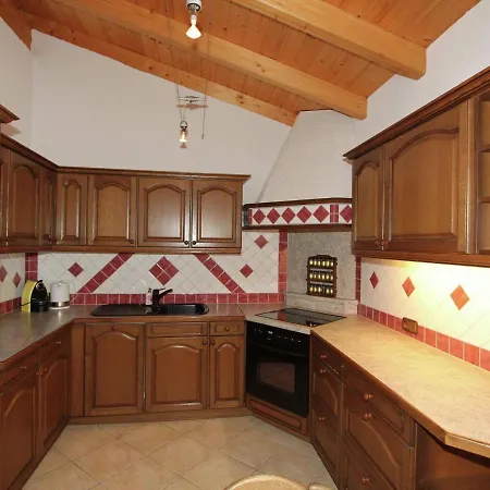 Cozy Chalet With Balcony In * אימסט