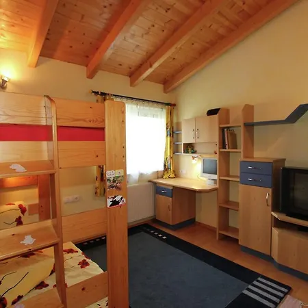 Cozy Chalet With Balcony In אימסט