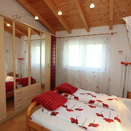 בקתה Cozy Chalet With Balcony In אימסט